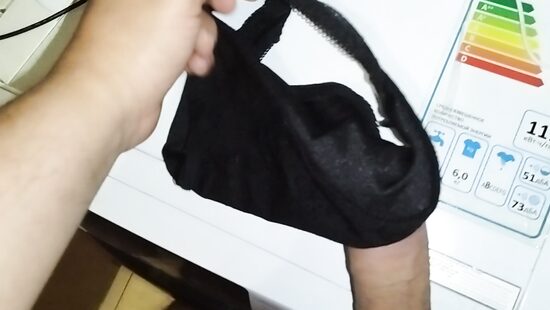 Дрочка на мамины трусики