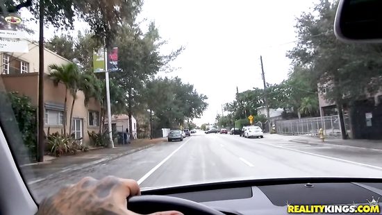 Приболтал симпатичную блондину на перепих за деньги и трахнул её