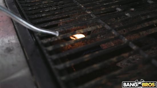 На день отца стройная падчерица подарила отчиму своё красивое тело