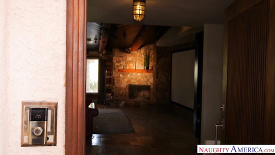 За отремонтированный автомобиль грудастая милфа рассчиталась сексом