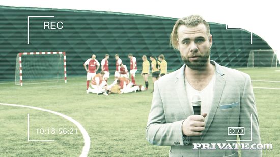 Травмированную футболистку массажист качок быстро вылечил анальным сексом