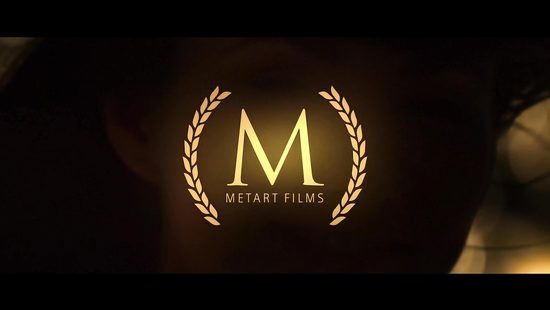 Тонкая брюнетка увидела на балконе парня и позвала соседа трахаться