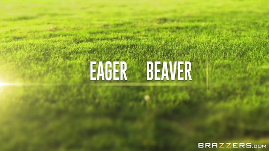 Похотливая грудастая милфа соблазнила нового молодого соседа