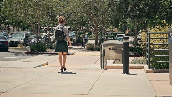 Студентка после учебы позирует голой и шпилится с фотографом