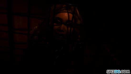 Хозяин борделя жестким аналом воспитывает экзотическую проститутку