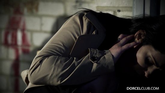 На парковке Mariska увидела жаркую оргию и присоединилась к групповухе