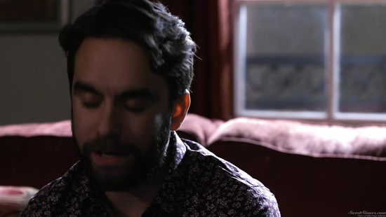 Ради ограбления молодая воровка соблазнила на секс хозяина особняка