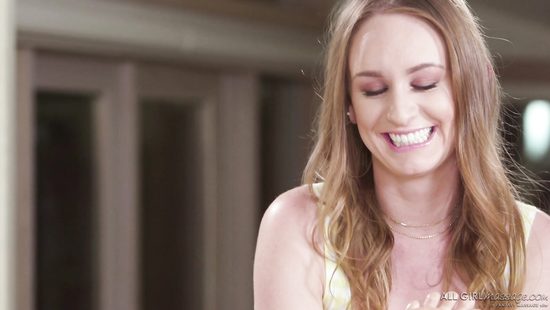 Предложила брюнетке сделать бесплатный массаж, а сделала её лесбиянкой