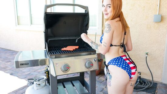 Сейчас и твоей сосиской займусь