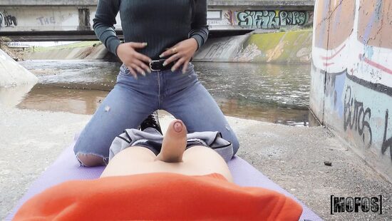 Поезд едет неспеша