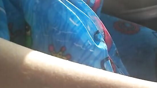 За рулем в лифчике