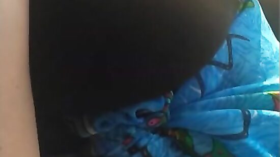 За рулем в лифчике