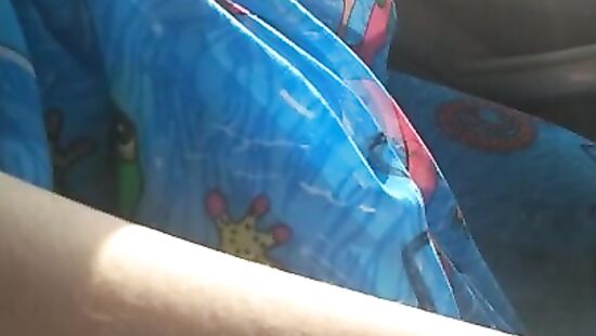 За рулем в лифчике