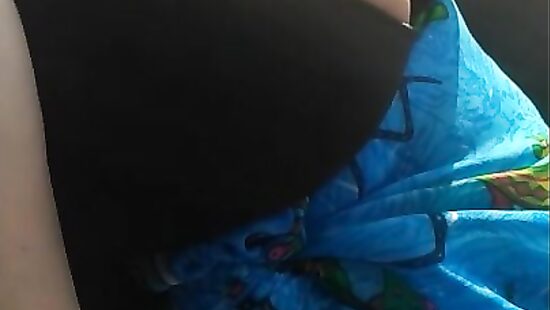 За рулем в лифчике