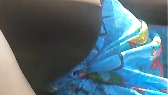 За рулем в лифчике