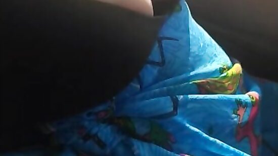 За рулем в лифчике