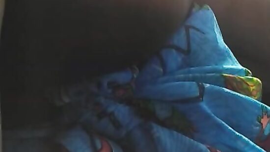 За рулем в лифчике