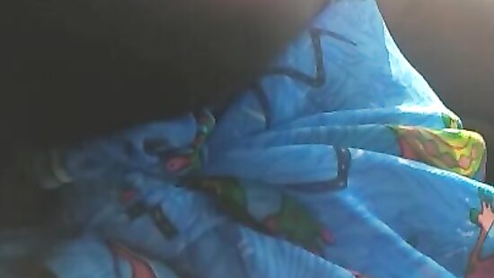 За рулем в лифчике