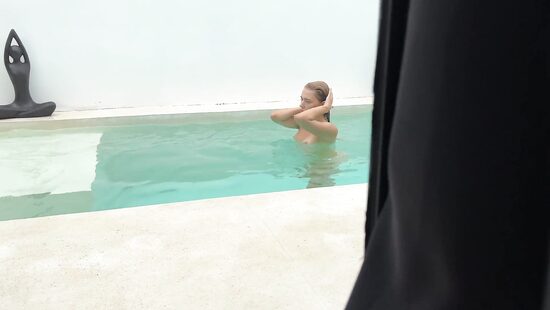 Когда акулы съели купальник