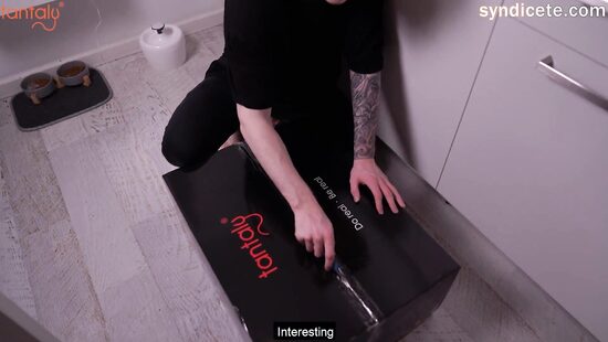 Прислали хрупкую девушку