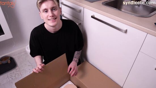 Прислали хрупкую девушку