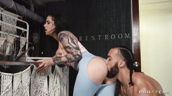 Привлекая анальное внимание