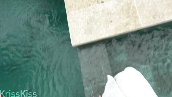 За стеклянными стенами