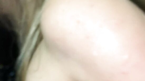 Катя на прихожей