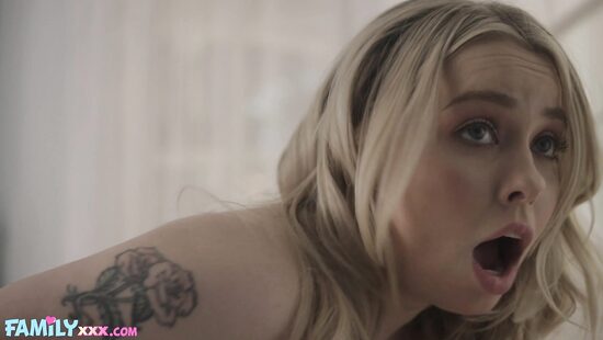 Трахается также как и выглядит?