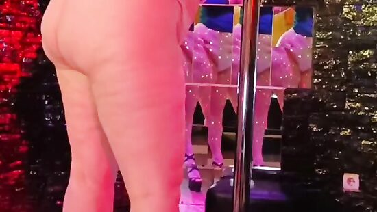 Стриптиз от VasilisaSWAG