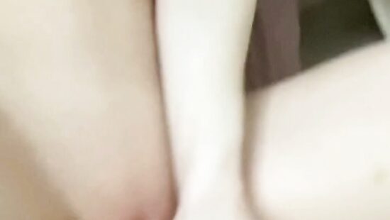 Малышка с любимой игрушкой