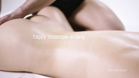 Крошка с маленькими сиськами лихо скачет на члене массажиста