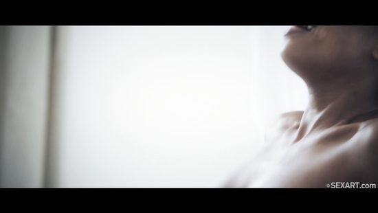 Татуированный бойфренд вылизал киску подружке и накончал ей в киску