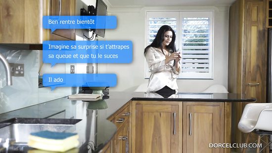 Любящая супруга встретила мужа минетом и красиво встала раком на кухне