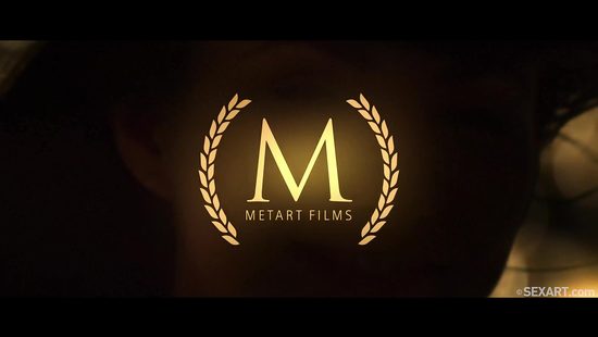 Нежные ролевые игры очаровательной брюнетки и бойфренда в спальне