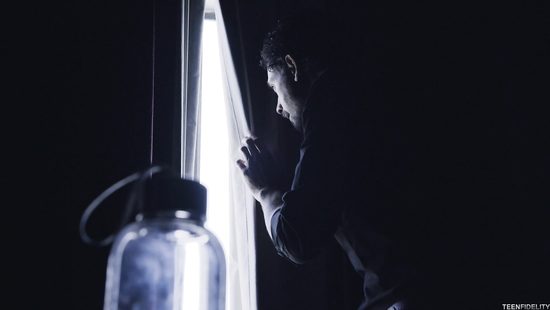 Поймал в квартире узкоглазую воровку и чпокнул сучку большим членом