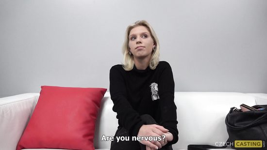 Чешская любительница на кастинге дрочит киску и чпокается с агентом