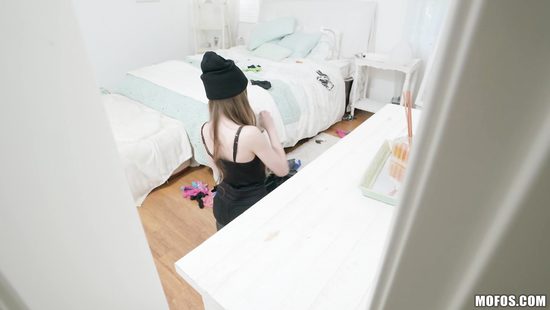 Словил дома красивую воровку и наказал сексом от первого лица