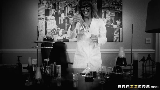 Химичка изобрела зелье для увеличения члена и сразу провела испытания