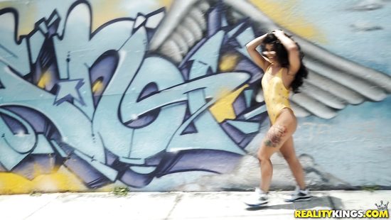 Сумасшедшая сексуальная латинка на курорте подцепила богатого мажора