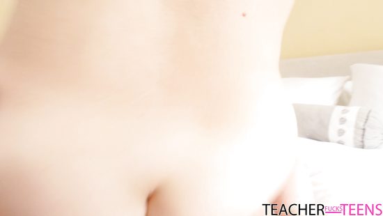 Вместо внеклассных занятий студент трахнул грудастую преподавательницу