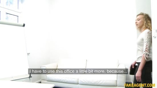 Фейк кастинг для миниатюрной блондинки закончился банальным сексом