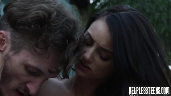 Согласился отвезти домой и жёстко трахнул попутчицу в белом фургоне