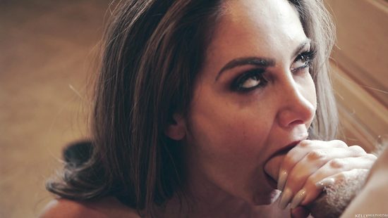 Показала любовнику новое нижнее бельё и классно с ним потрахалась