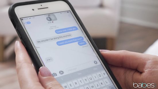 Брутальный мужлан жарко пердолит длинноногую девушку в нежную пилотку