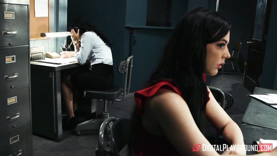 Агент под прикрытием жарко трахается с лысым боссом мафии