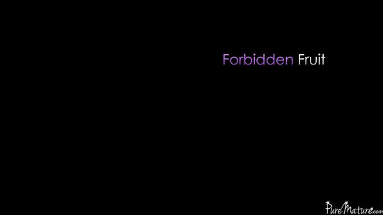 Голодная начальница предложила молодому сотруднику засадить ей в манду