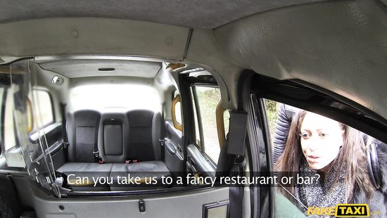 В такси пассажиры соблазнили немолодого водителя на групповой секс
