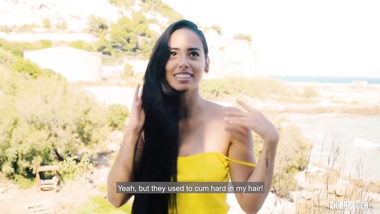 Колумбийская краля на пляже подцепила чувака и дала ему дома у бассейна