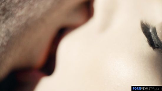 Разрешила бойфренду жёстко себя чпокнуть и кончить в киску